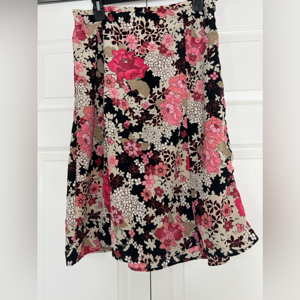 Requirements midi floral skirt